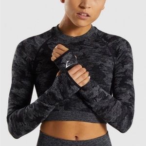 🆕 Gymshark Camo Seamless Long Sleeve Crop Top -
Black